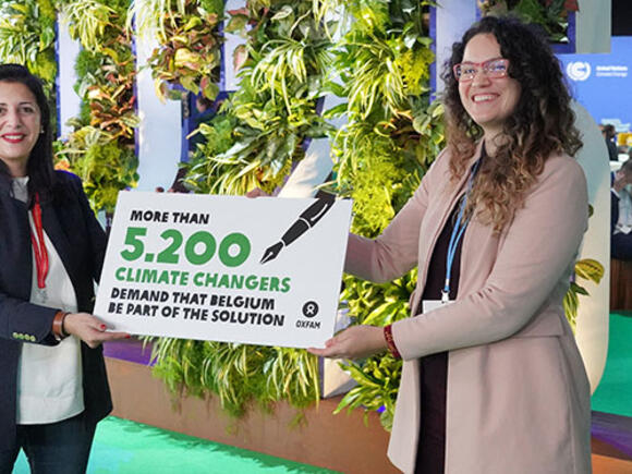 Oxfam presenteert en petitie met 5200 handtekeningen aan minister Khattabi